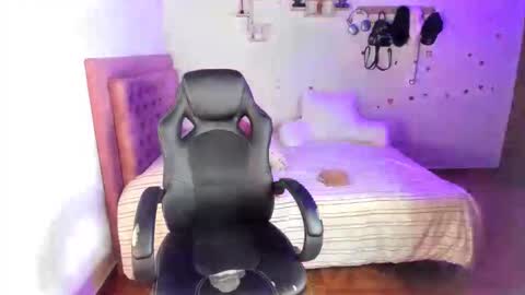 Hello Im Julieta Im 25 years old welcome to my room have fun and be happy. online show from June 1, 2026, 1:18 am