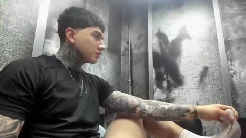 Snapshot of gury_tattoo chatting on June 26, 2026, 10:14 pm Gury online show from June 26, 2026, 10:14 pm