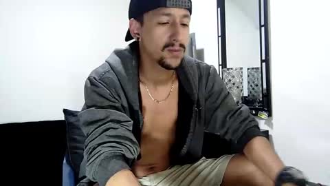 Snapshot of guykarim chatting on December 5, 2024, 4:01 pm karim online show from December 5, 2024, 4:01 pm