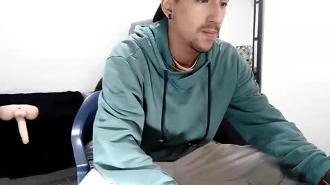 Snapshot of guykarim chatting on December 22, 2024, 7:11 am karim online show from December 22, 2024, 7:11 am