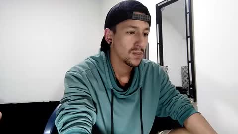 Snapshot of guykarim chatting on December 23, 2024, 8:33 am karim online show from December 23, 2024, 8:33 am