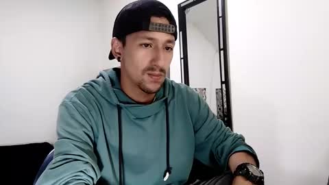 Snapshot of guykarim chatting on December 29, 2024, 9:17 am karim online show from December 29, 2024, 9:17 am