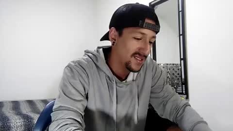 Snapshot of guykarim chatting on January 8, 2025, 4:02 am karim online show from January 8, 2025, 4:02 am