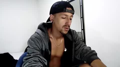 Snapshot of guykarim chatting on January 12, 2025, 12:39 am karim online show from January 12, 2025, 12:39 am