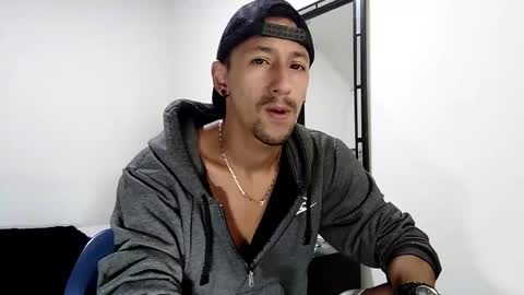 Snapshot of guykarim chatting on January 21, 2025, 12:07 pm karim online show from January 21, 2025, 12:07 pm