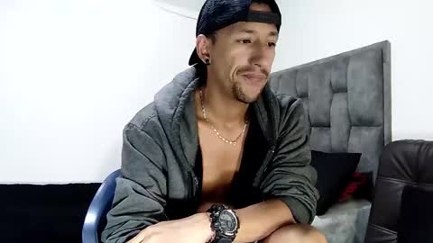 Snapshot of guykarim chatting on February 9, 2025, 2:06 am karim online show from February 9, 2025, 2:06 am