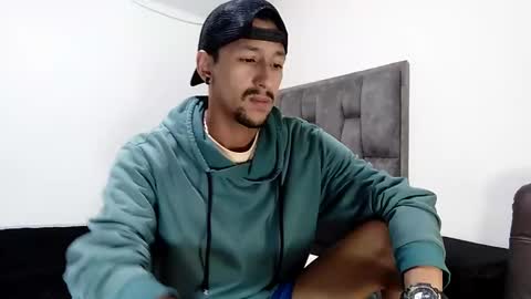 Snapshot of guykarim chatting on February 18, 2025, 7:43 am karim online show from February 18, 2025, 7:43 am