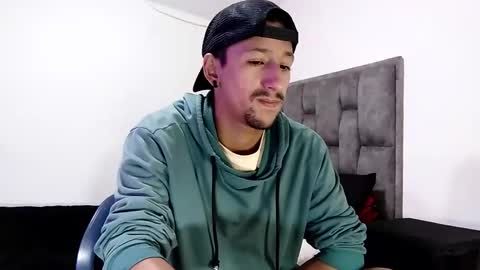 Snapshot of guykarim chatting on February 24, 2025, 11:10 am karim online show from February 24, 2025, 11:10 am