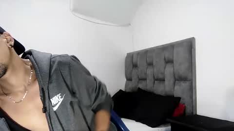 Snapshot of guykarim chatting on February 28, 2025, 12:31 pm karim online show from February 28, 2025, 12:31 pm