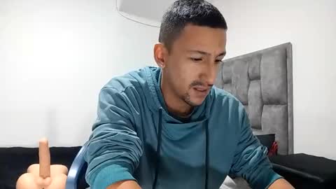 Snapshot of guykarim chatting on March 4, 2025, 10:35 am karim online show from March 4, 2025, 10:35 am