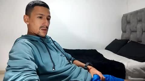 Snapshot of guykarim chatting on March 5, 2025, 12:00 pm karim online show from March 5, 2025, 12:00 pm