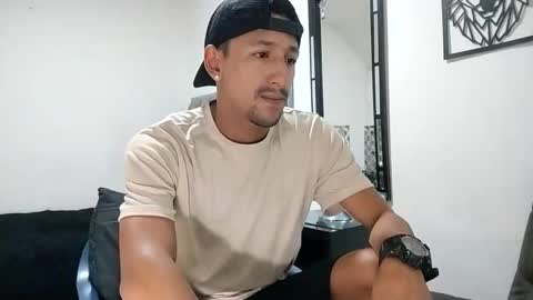 Snapshot of guykarim chatting on March 11, 2025, 11:04 pm karim online show from March 11, 2025, 11:04 pm