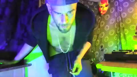 guyst049 online show from February 8, 2026, 1:09 am