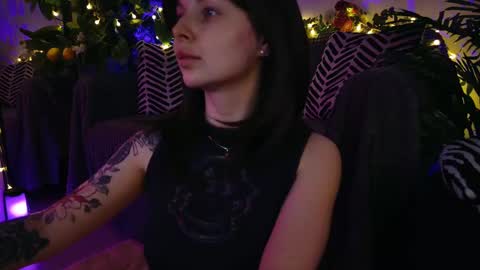 gwenhilton online show from March 5, 2025, 5:50 am