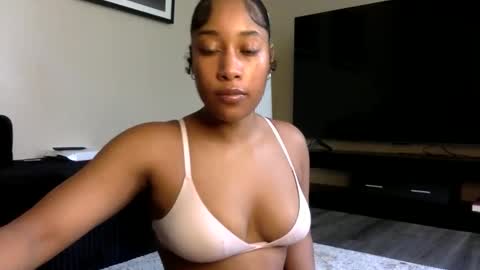 gyalxoxo online show from March 26, 2026, 6:02 pm