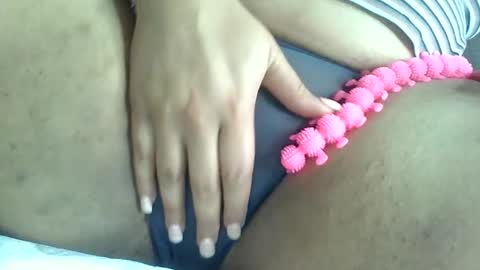 h0n3yb333 online show from October 9, 2025, 8:18 pm