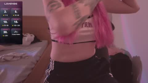 Snapshot of h2h0e chatting on February 14, 2026, 9:44 pm Lana online show from February 14, 2026, 9:44 pm