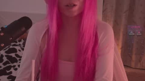 Snapshot of h2h0e chatting on March 27, 2026, 8:19 pm Lana online show from March 27, 2026, 8:19 pm