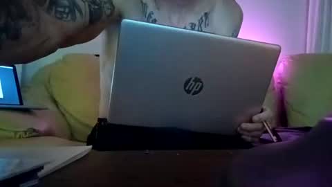 h333th3nz online show from March 29, 2026, 4:34 am