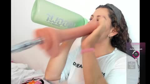 hade_cute2 online show from January 9, 2025, 8:01 pm