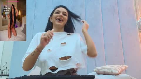 Hailey online show from October 22, 2025, 6:24 am