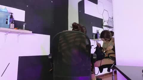 haileycat_ online show from October 13, 2025, 2:33 am