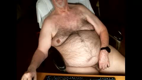 Snapshot of hairybear813 chatting on May 18, 2026, 11:43 pm hairybear813 online show from May 18, 2026, 11:43 pm