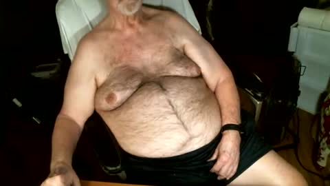 Snapshot of hairybear813 chatting on May 30, 2026, 9:34 pm hairybear813 online show from May 30, 2026, 9:34 pm
