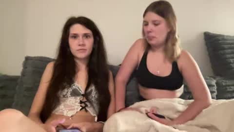 Snapshot of hallee_babexx10 chatting on May 7, 2026, 1:44 am Hallee online show from May 7, 2026, 1:44 am
