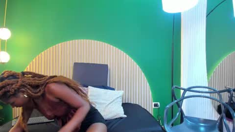 Halley Lorens online show from December 2, 2025, 7:20 pm