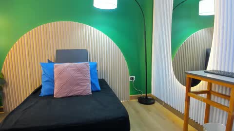 Halley Lorens online show from March 21, 2026, 12:10 pm