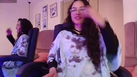 hanabie_ online show from February 6, 2026, 3:33 am