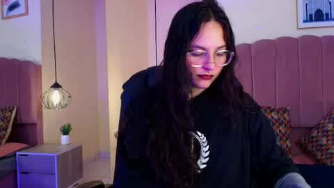 hanabie_ online show from May 2, 2026, 4:39 am