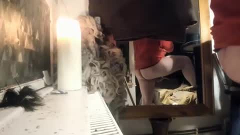 handncocknocum online show from December 8, 2024, 8:47 pm