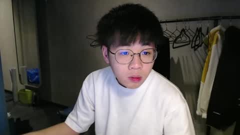 handsome_mannn online show from December 21, 2024, 8:10 pm