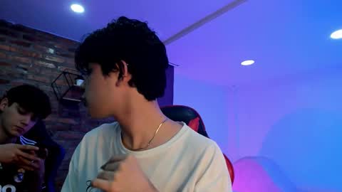 leonardfarrucknick and otis online show from March 25, 2026, 12:33 pm