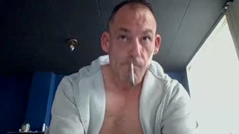 handsomeguy4ever online show from November 8, 2025, 2:06 pm