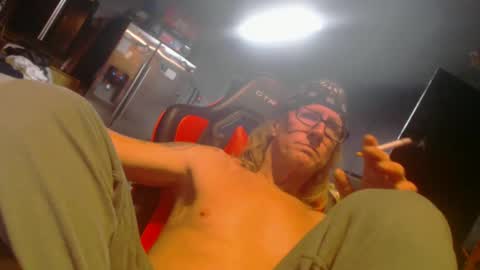 Snapshot of handyman5303 chatting on January 1, 2025, 12:44 pm Handystudman online show from January 1, 2025, 12:44 pm