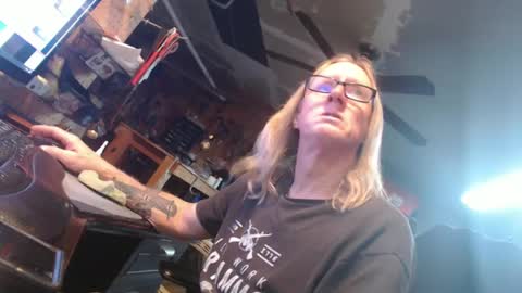 Snapshot of handyman5303 chatting on February 12, 2025, 9:43 pm Handystudman online show from February 12, 2025, 9:43 pm