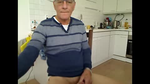 Snapshot of hankk54 chatting on November 4, 2025, 10:14 am hankk54 online show from November 4, 2025, 10:14 am