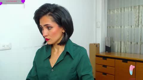 Sara online show from November 5, 2025, 3:34 pm