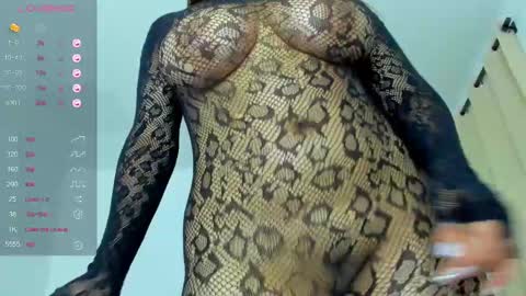 hanna_connorss online show from February 12, 2025, 5:05 pm