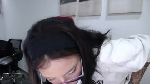 Snapshot of hanna_hot77 chatting on March 28, 2026, 10:31 pm mara online show from March 28, 2026, 10:31 pm