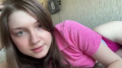 hanna_webber online show from June 4, 2026, 10:21 am