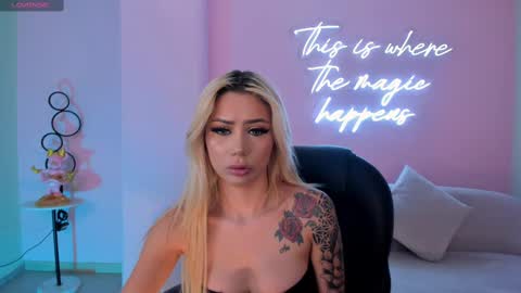  Hanna Connor  online show from February 12, 2025, 9:01 pm