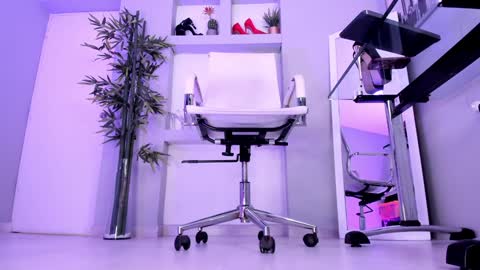 HANNAH HOWELL online show from January 23, 2025, 11:58 am