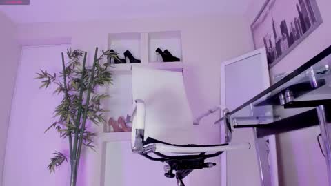 HANNAH HOWELL online show from February 12, 2026, 9:37 am