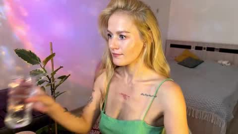 hannah levis  online show from October 1, 2025, 8:09 am