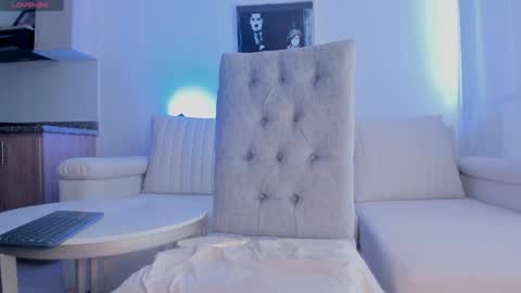 Snapshot of hannahdavisx chatting on January 14, 2025, 2:53 pm Hannah  online show from January 14, 2025, 2:53 pm