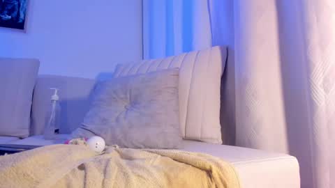 Snapshot of hannahdavisx chatting on March 9, 2025, 7:56 am Hannah  online show from March 9, 2025, 7:56 am